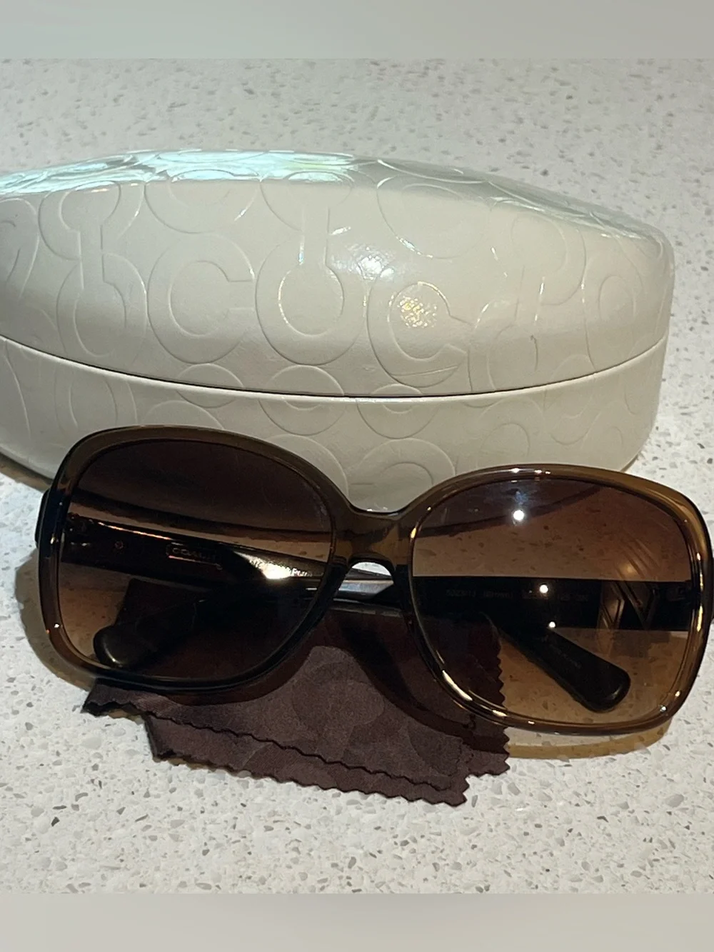 Coach Signature C Oversized Brown Women’s Sunglasses with Case and Cloth / L908